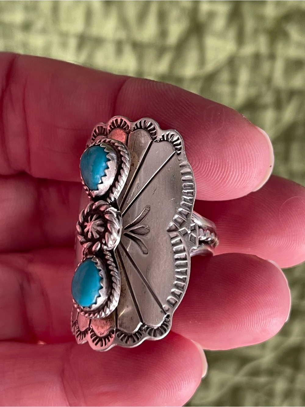 BEAUTIFUL OLD PAWN RUNNING BEAR NATIVE AMERICAN 925 TURQUOISE SHIELD RING SIZE 9 - Picture 4 of 9